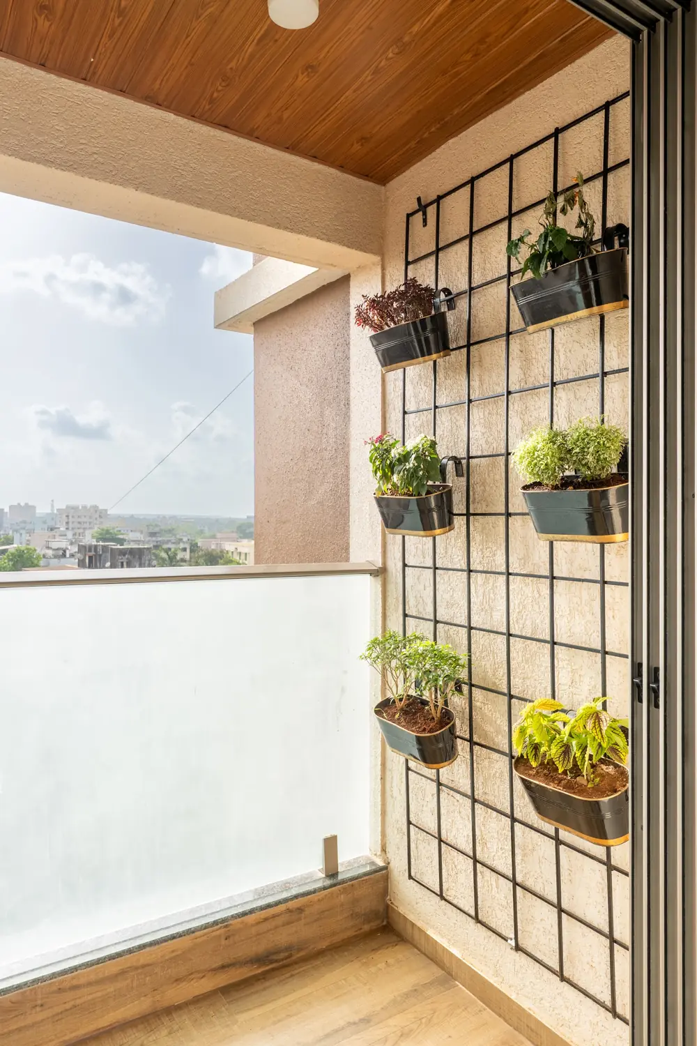 Casa Umber balcony planter wall