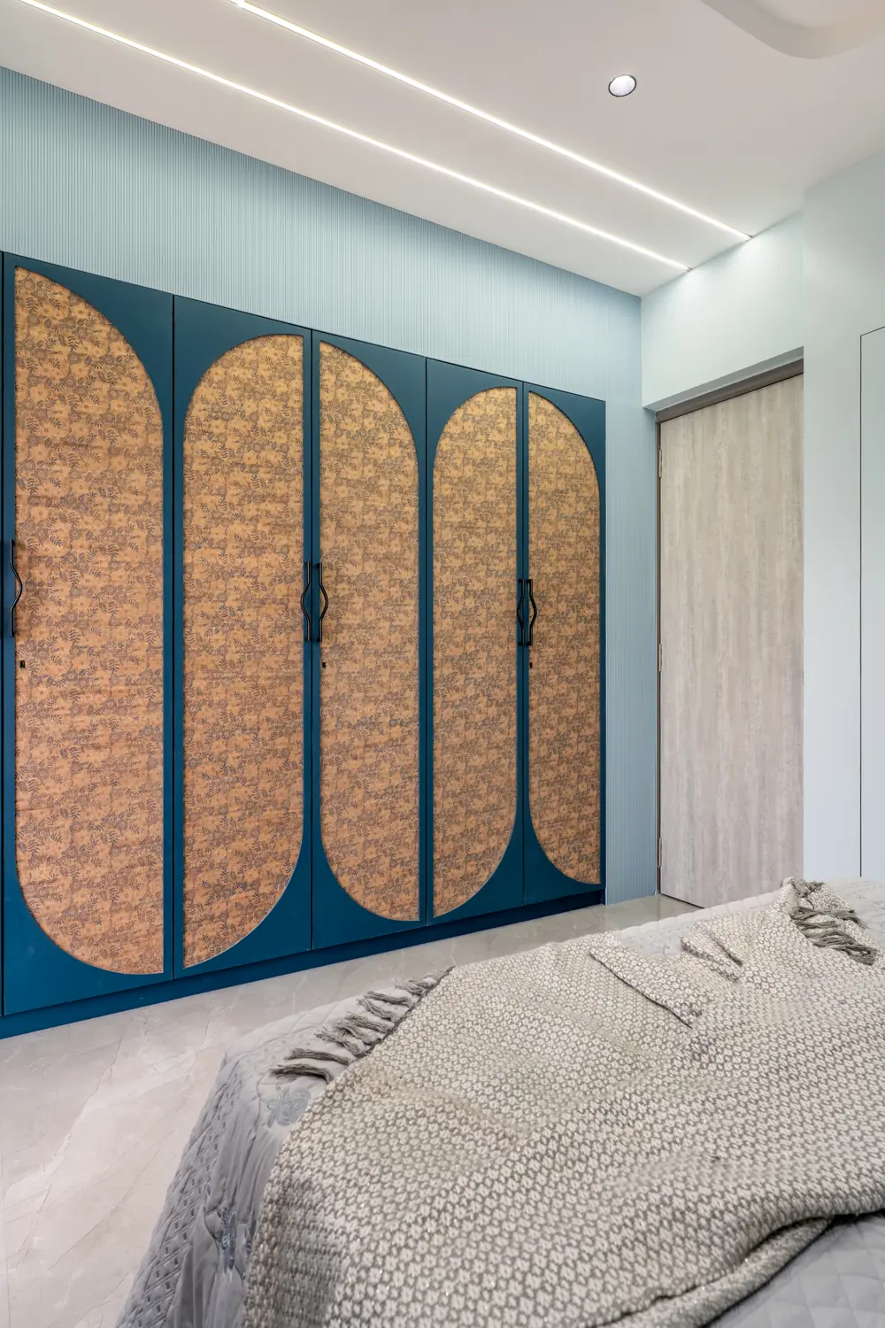 Wardrobe with four arched cane-textured doors